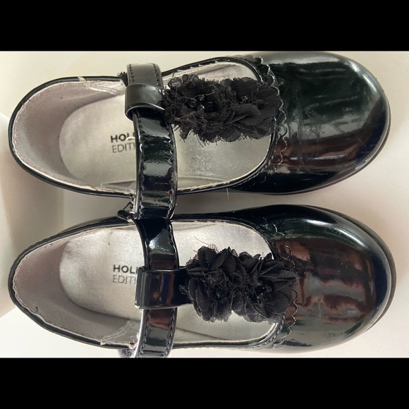 Black toddler shoes size 7 with flowers - Picture 4 of 5